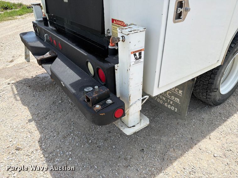 image for item DQ7851 2005 Freightliner Business Class M2 utility / service truck