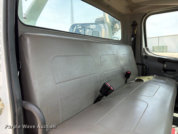 image for item DQ7851 2005 Freightliner Business Class M2 utility / service truck