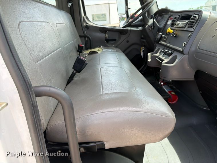 image for item DQ7851 2005 Freightliner Business Class M2 utility / service truck