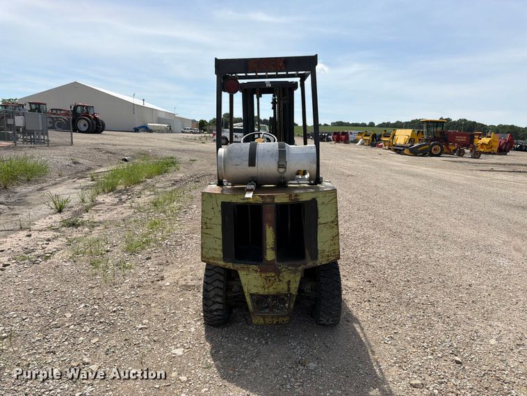 image for item DQ7853 Clark GPX25 forklift