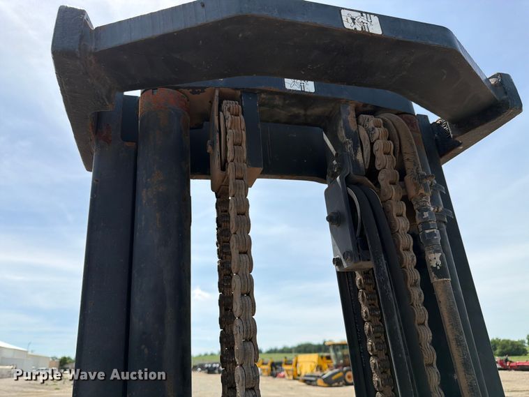 image for item DQ7853 Clark GPX25 forklift