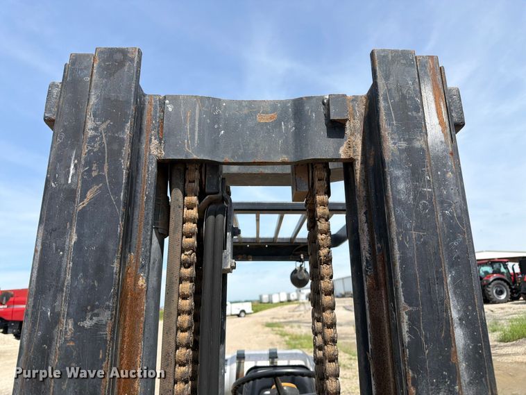 image for item DQ7853 Clark GPX25 forklift
