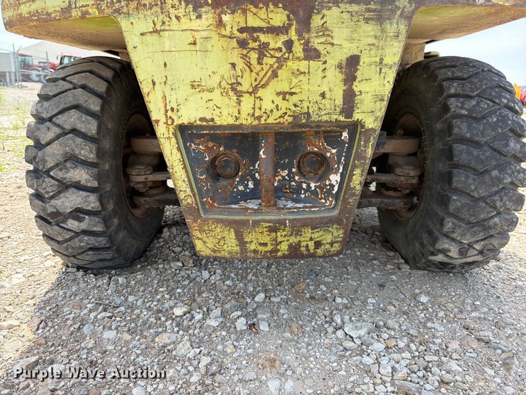image for item DQ7853 Clark GPX25 forklift