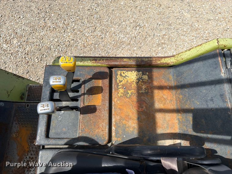 image for item DQ7853 Clark GPX25 forklift