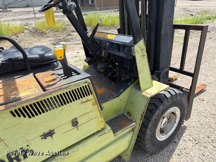 image for item DQ7853 Clark GPX25 forklift