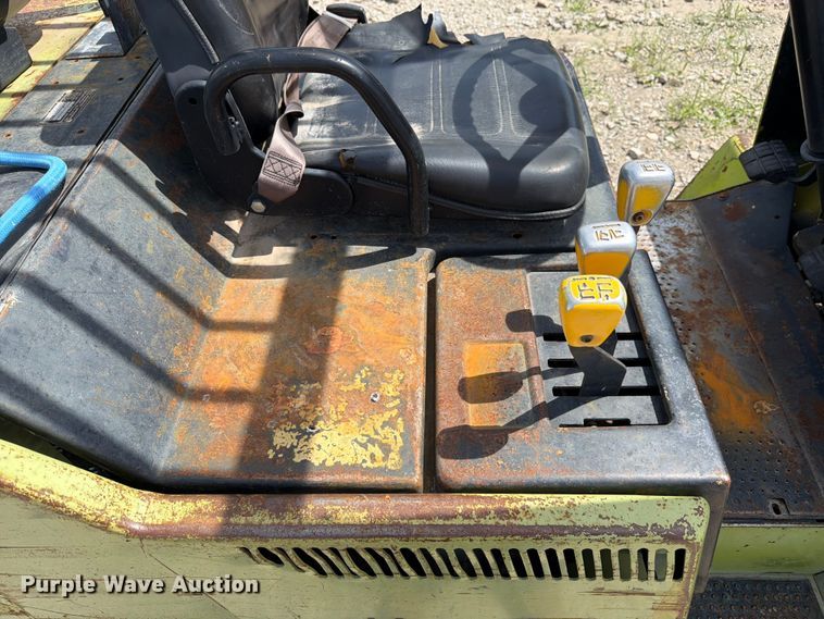 image for item DQ7853 Clark GPX25 forklift