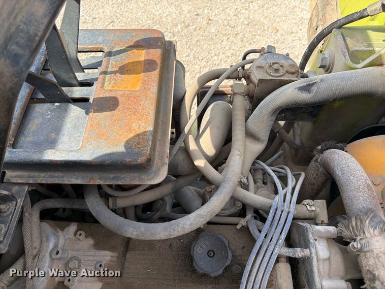 image for item DQ7853 Clark GPX25 forklift