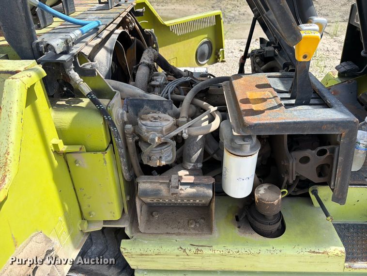 image for item DQ7853 Clark GPX25 forklift