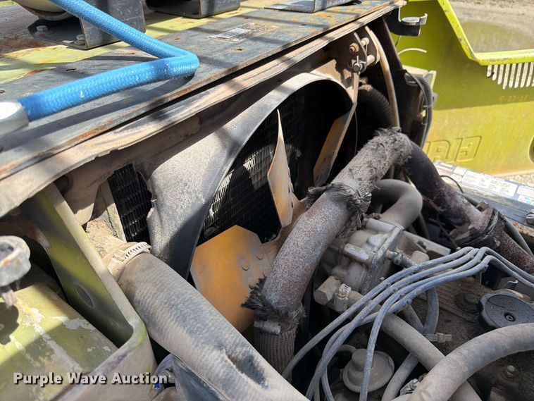 image for item DQ7853 Clark GPX25 forklift