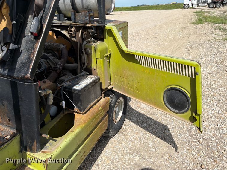 image for item DQ7853 Clark GPX25 forklift
