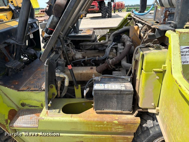 image for item DQ7853 Clark GPX25 forklift