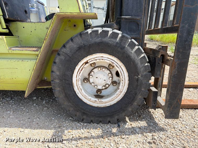 image for item DQ7853 Clark GPX25 forklift