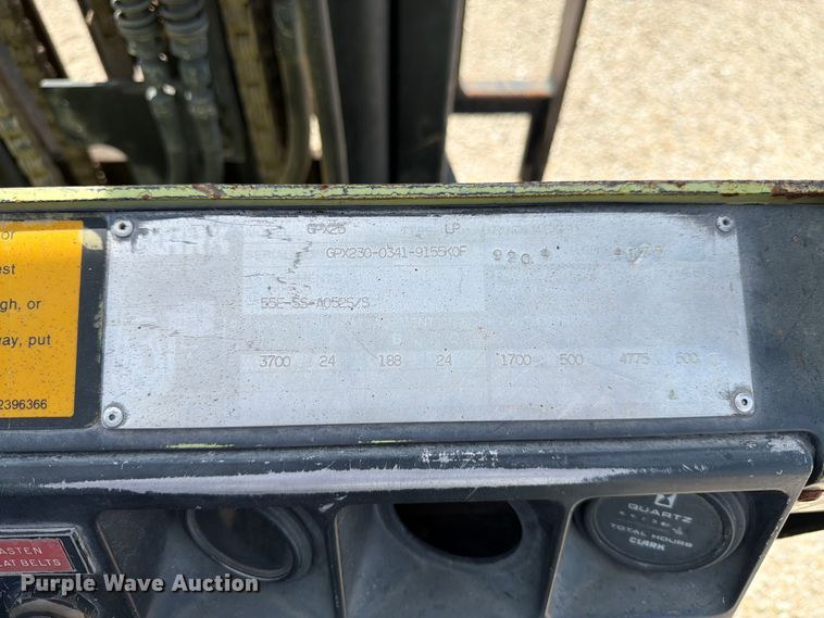 image for item DQ7853 Clark GPX25 forklift