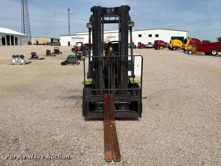image for item DQ7854 Clark C25L forklift
