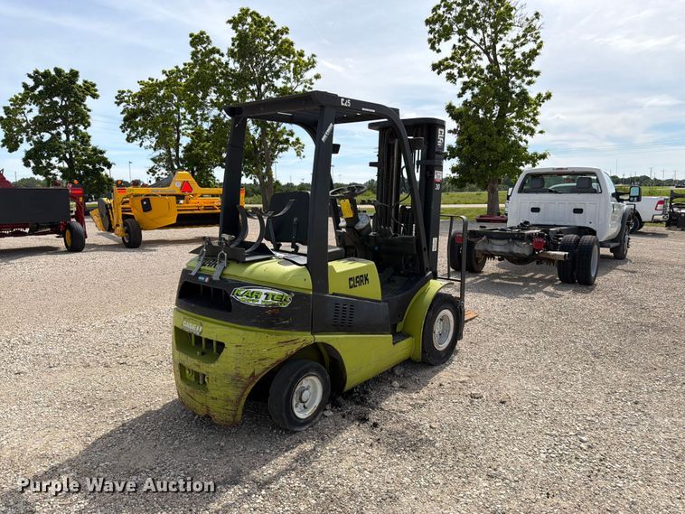 image for item DQ7854 Clark C25L forklift