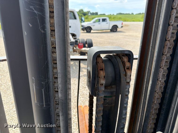 image for item DQ7854 Clark C25L forklift