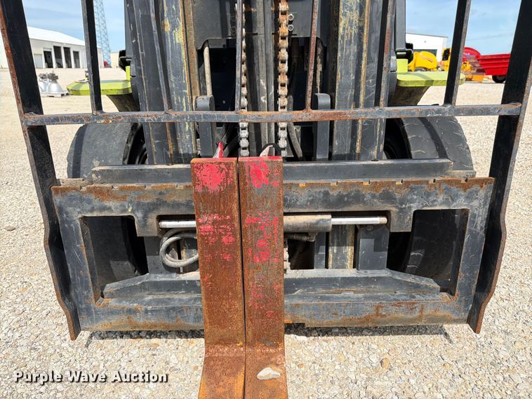 image for item DQ7854 Clark C25L forklift