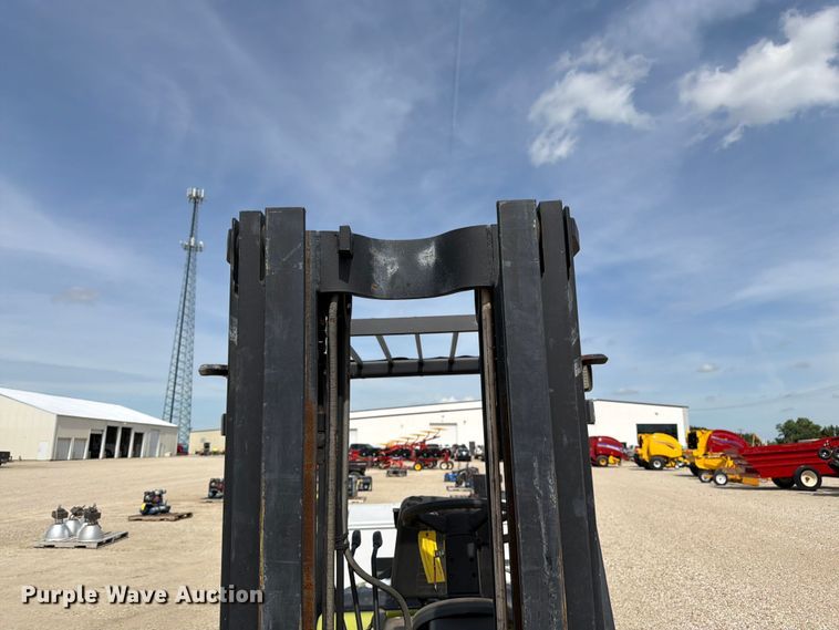 image for item DQ7854 Clark C25L forklift