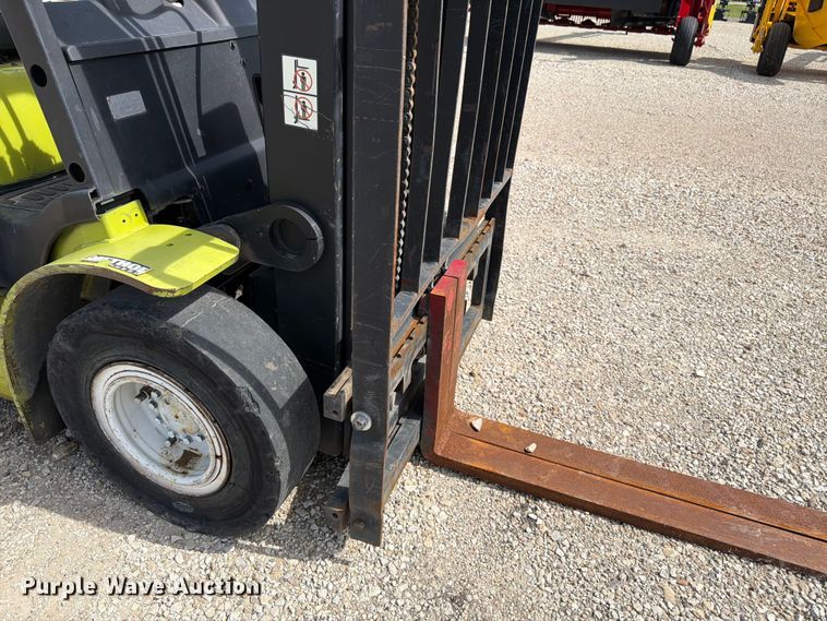 image for item DQ7854 Clark C25L forklift