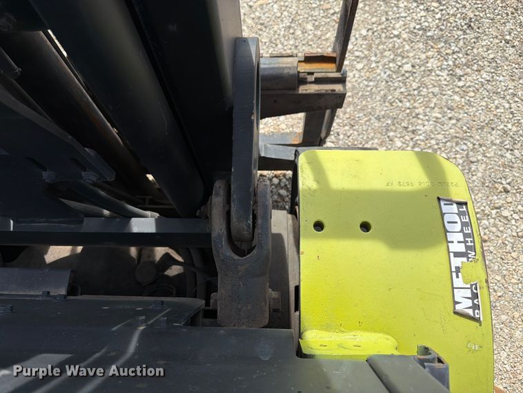 image for item DQ7854 Clark C25L forklift