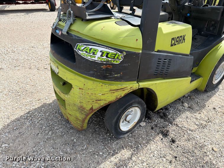 image for item DQ7854 Clark C25L forklift
