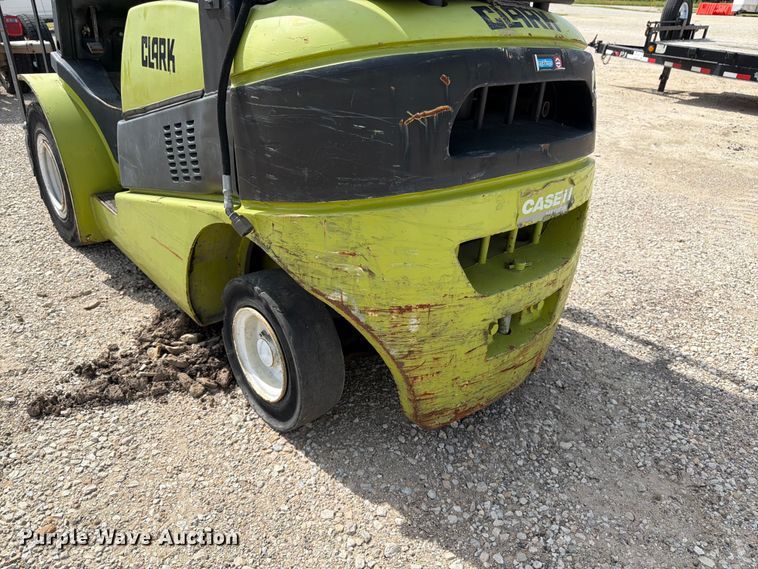 image for item DQ7854 Clark C25L forklift