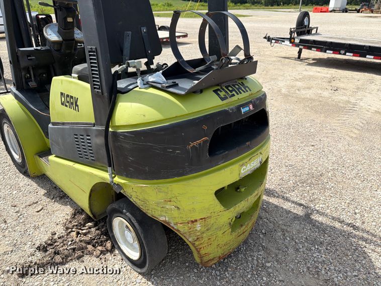 image for item DQ7854 Clark C25L forklift