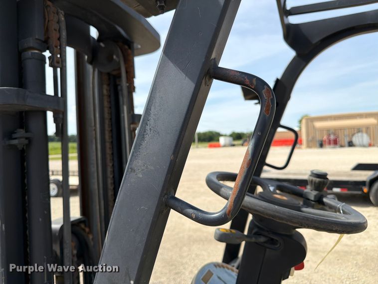 image for item DQ7854 Clark C25L forklift