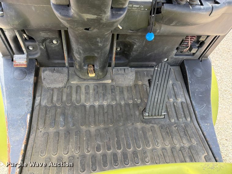 image for item DQ7854 Clark C25L forklift