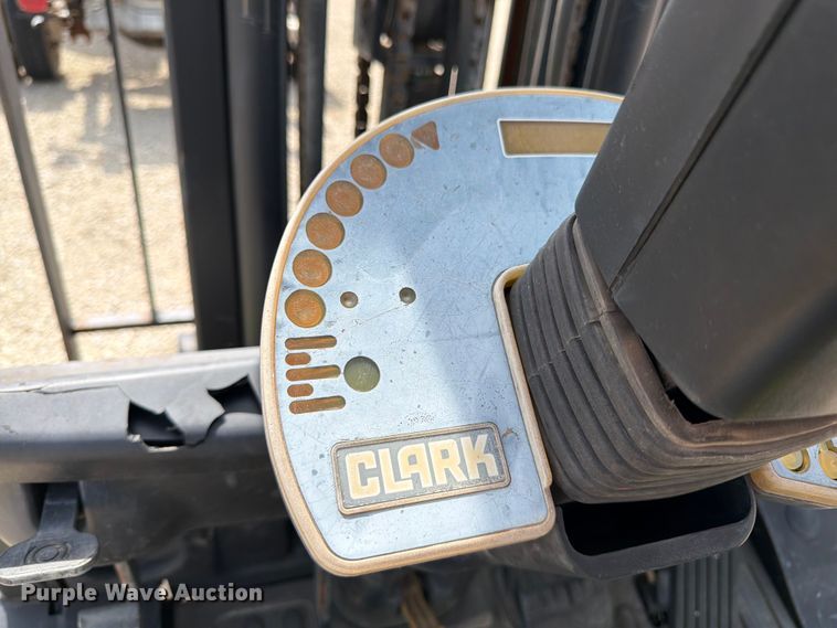 image for item DQ7854 Clark C25L forklift
