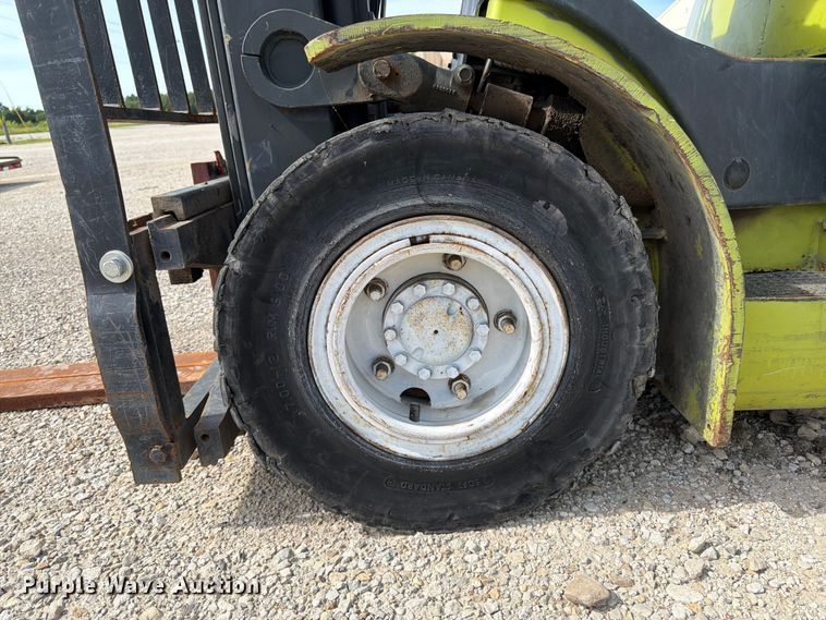 image for item DQ7854 Clark C25L forklift