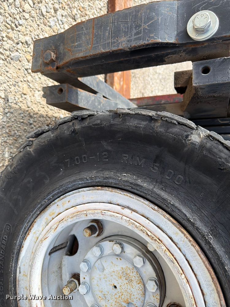 image for item DQ7854 Clark C25L forklift