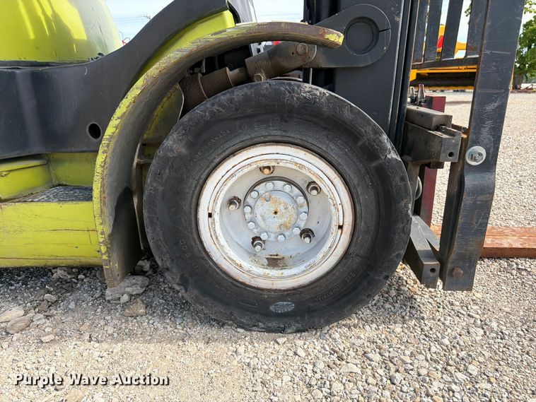 image for item DQ7854 Clark C25L forklift