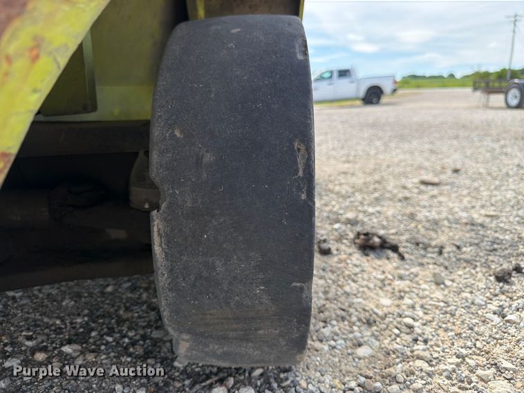 image for item DQ7854 Clark C25L forklift