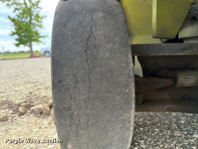 image for item DQ7854 Clark C25L forklift