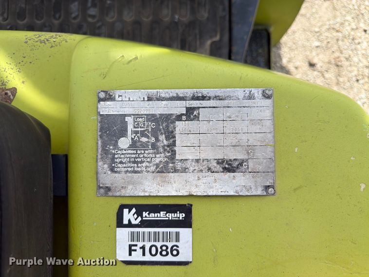 image for item DQ7854 Clark C25L forklift