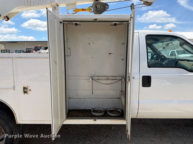 image for item DQ7855 2009 Ford F550 utility / service truck