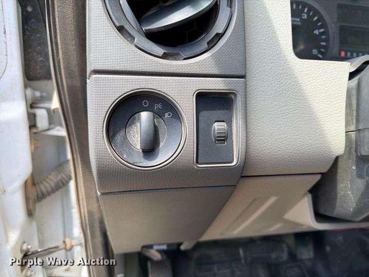 image for item DQ7855 2009 Ford F550 utility / service truck