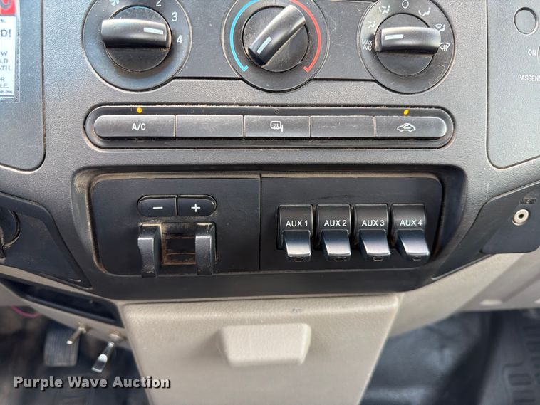 image for item DQ7855 2009 Ford F550 utility / service truck
