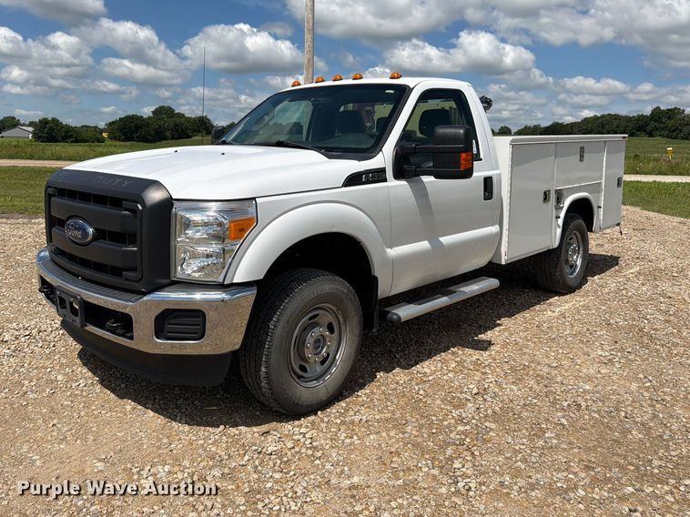 2013 Ford F350 Super Duty utility bed pickup truck