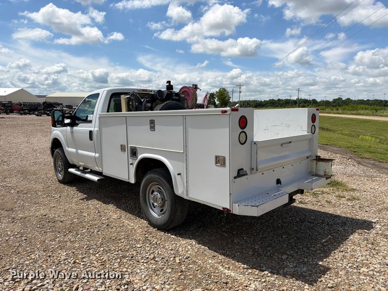 image for item DQ7857 2013 Ford F350 Super Duty utility bed pickup truck