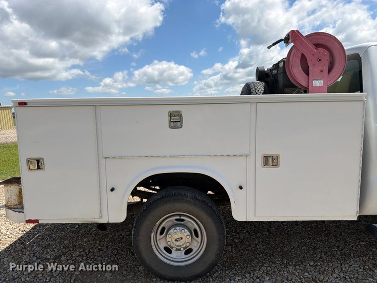 image for item DQ7857 2013 Ford F350 Super Duty utility bed pickup truck