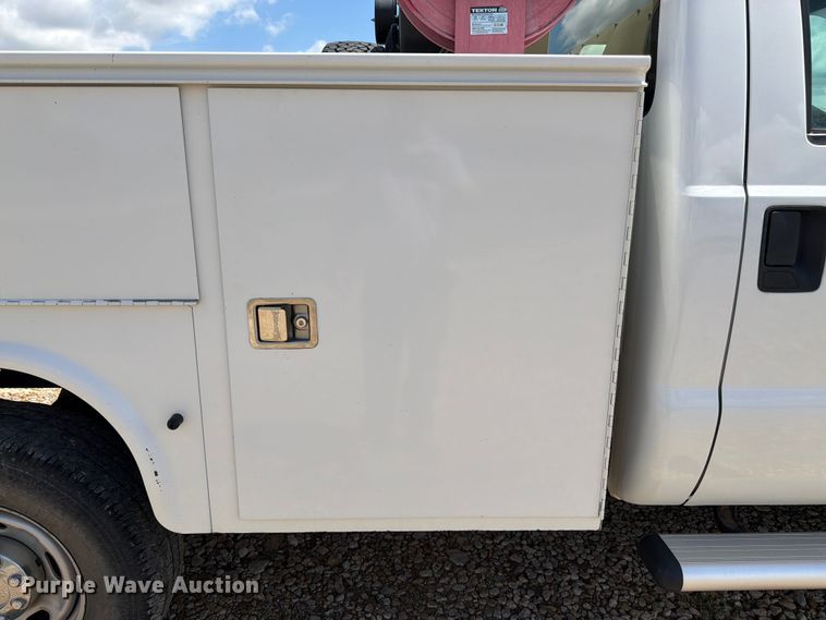 image for item DQ7857 2013 Ford F350 Super Duty utility bed pickup truck