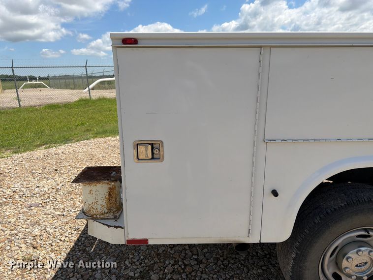 image for item DQ7857 2013 Ford F350 Super Duty utility bed pickup truck