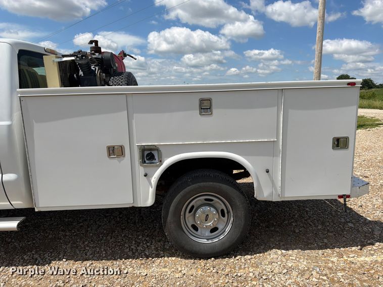 image for item DQ7857 2013 Ford F350 Super Duty utility bed pickup truck