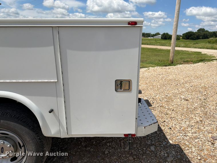 image for item DQ7857 2013 Ford F350 Super Duty utility bed pickup truck