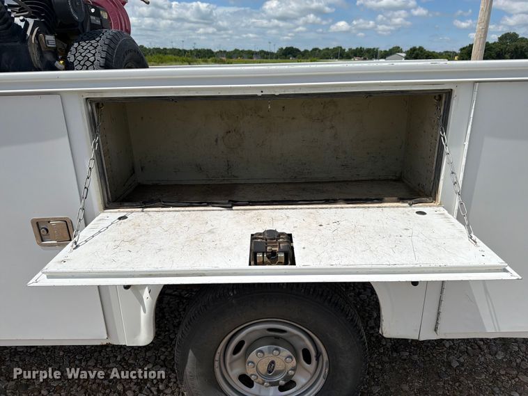 image for item DQ7857 2013 Ford F350 Super Duty utility bed pickup truck