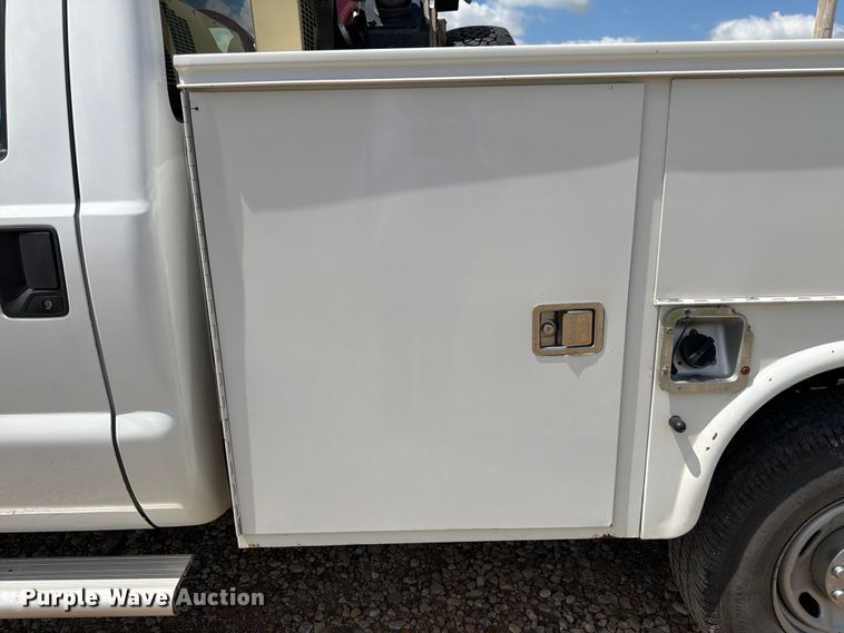 image for item DQ7857 2013 Ford F350 Super Duty utility bed pickup truck