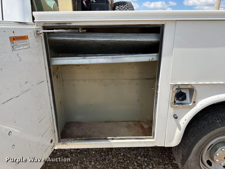 image for item DQ7857 2013 Ford F350 Super Duty utility bed pickup truck