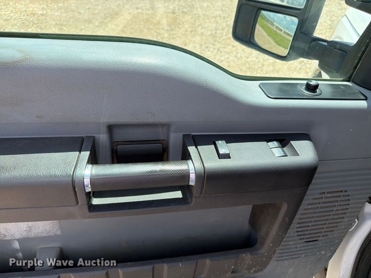image for item DQ7857 2013 Ford F350 Super Duty utility bed pickup truck